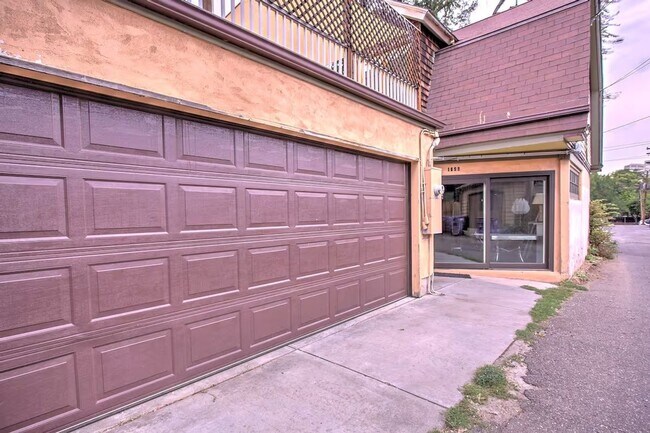 Building Photo - Unique Carriage House in Historic Congress...