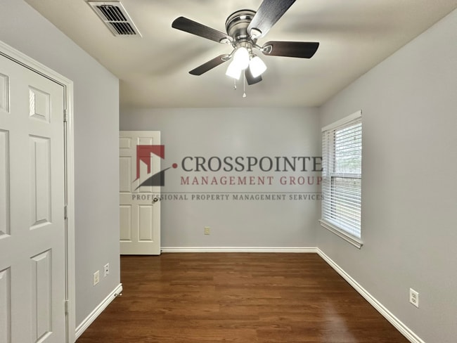 Building Photo - 3 Bedroom 2 Bath Duplex at Mansion Creek in Tyler! 1/2 off first full months rent