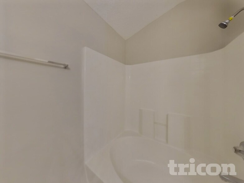 Building Photo - 5555 Village Pond Cir