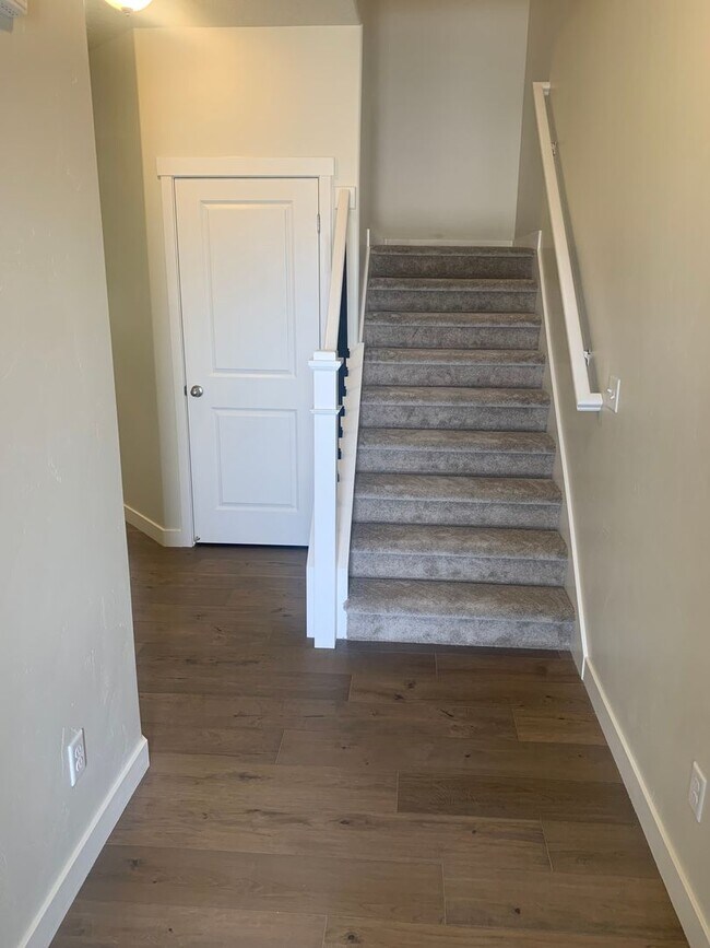 Building Photo - 6 Brand New Townhomes