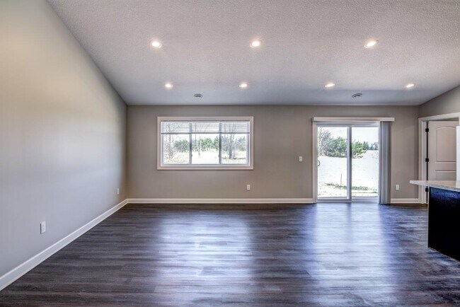 Building Photo - 1341 Blue Jay Pl