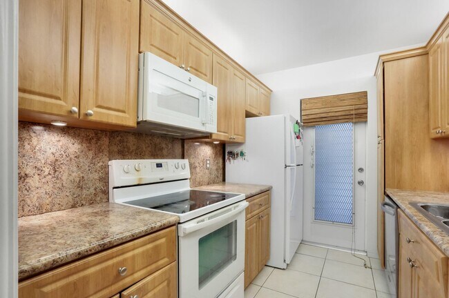 Building Photo - 3401 Spanish Trail N