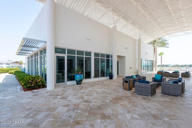 Building Photo - 231 Riverside Dr