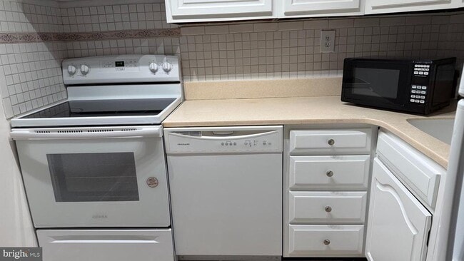 Building Photo - 2120 N St NW