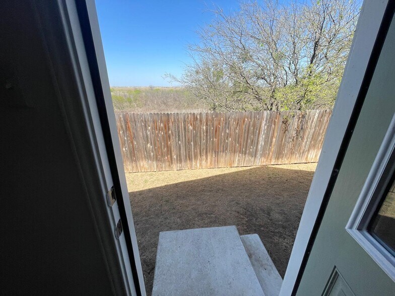 Building Photo - 427 Gabbro Gdns