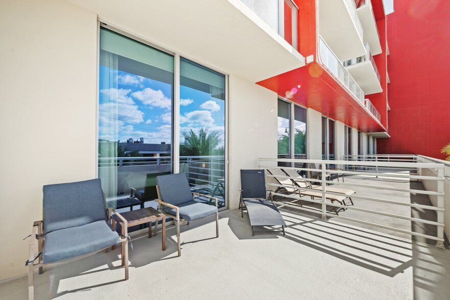 Building Photo - 111 N Ocean Dr