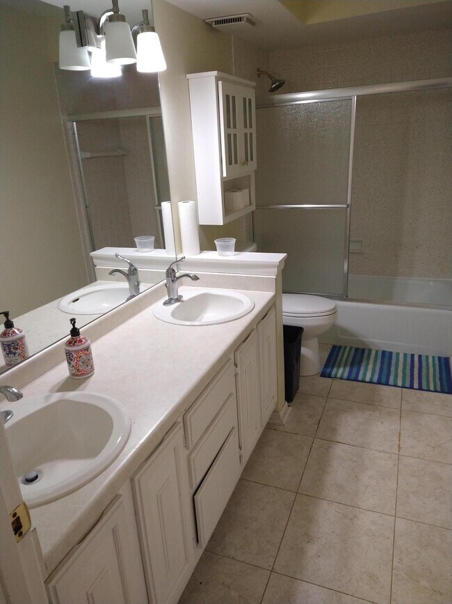 Building Photo - 20245 Independence Dr