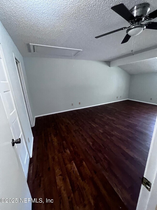 Building Photo - 6213 Lake Tahoe Dr