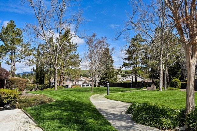 Building Photo - 166 Blackstone Dr