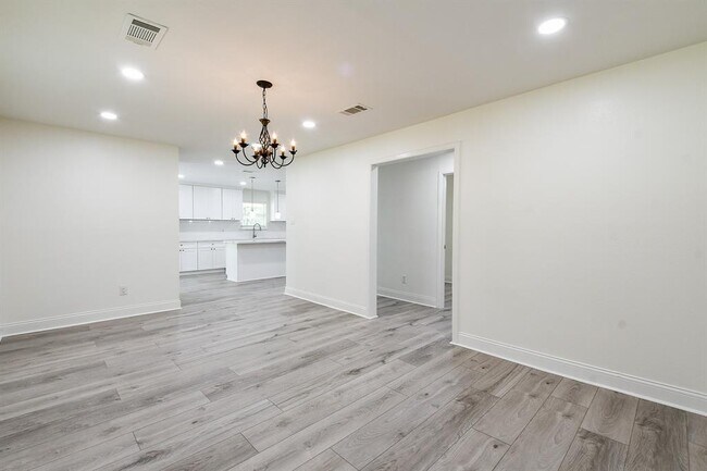 Building Photo - 527 FM 787