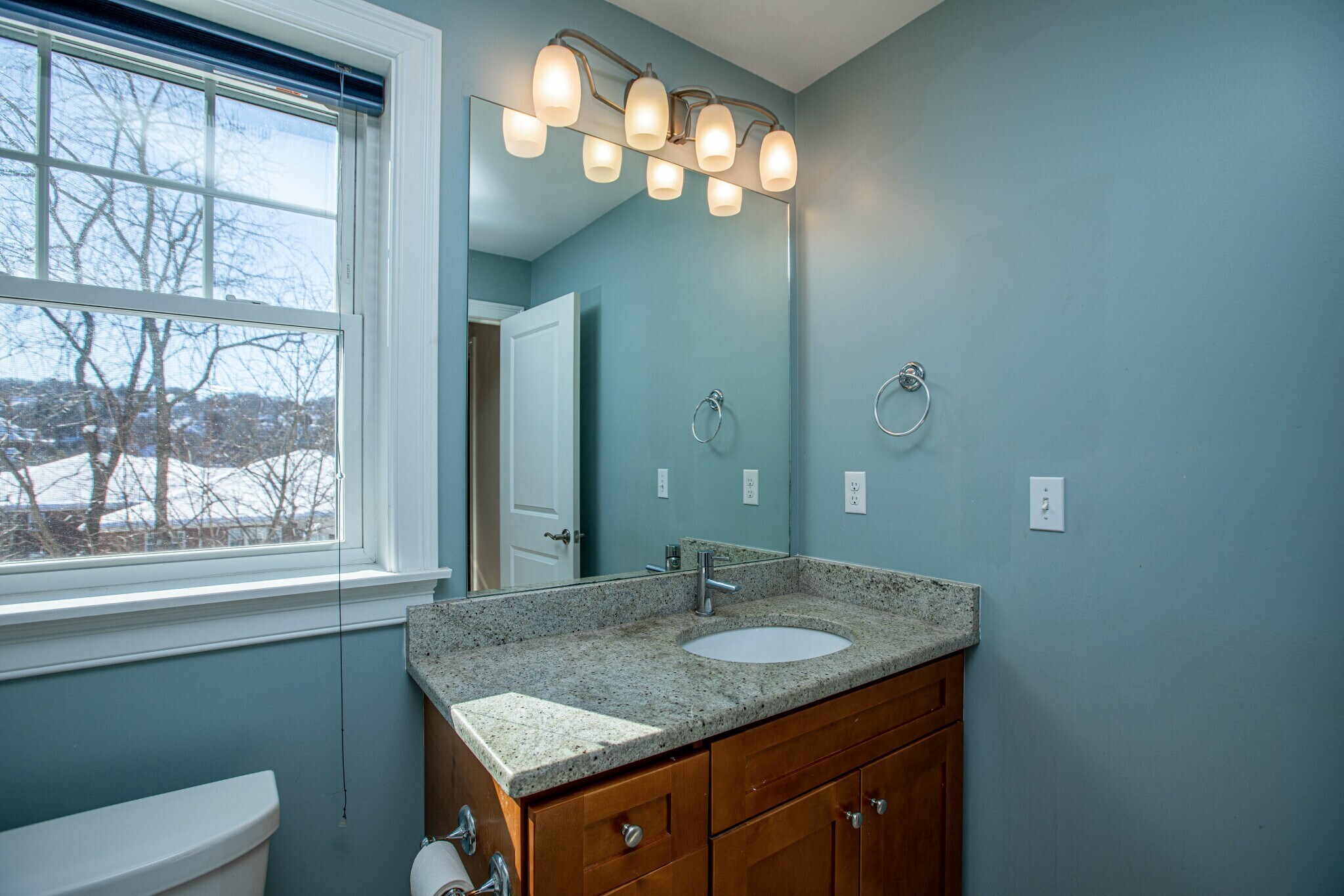 Building Photo - 8 Summer Hill Cir