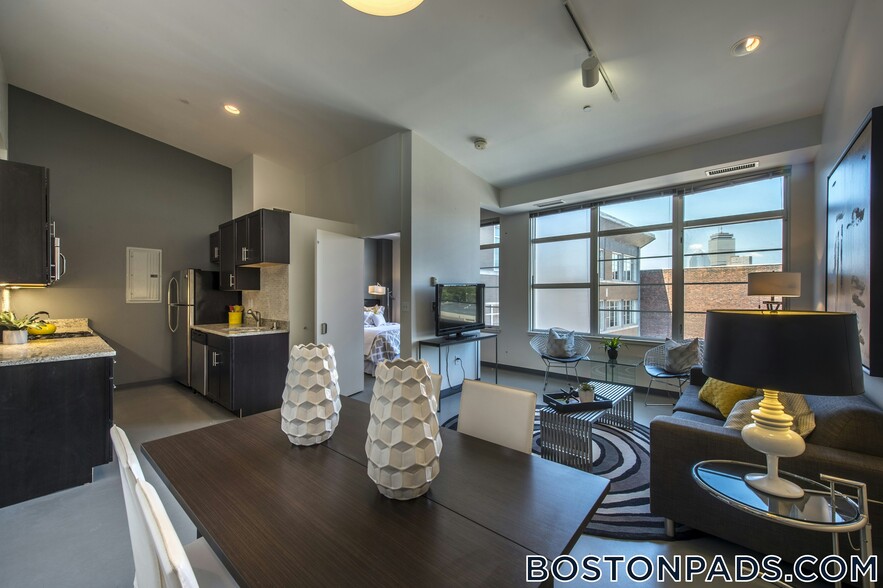 Building Photo - 62 Boylston St