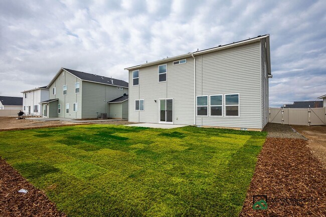 Building Photo - Brand New 5 Bed 3 Bath home 2600sf+ and a 3 car garage