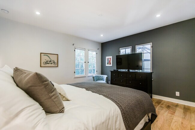 Building Photo - 8261 W 4th St