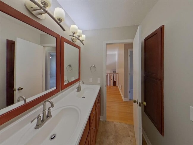 Building Photo - 1701 116th St E