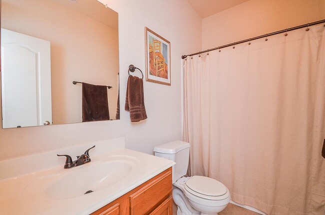 Building Photo - 614 W Newport Bend