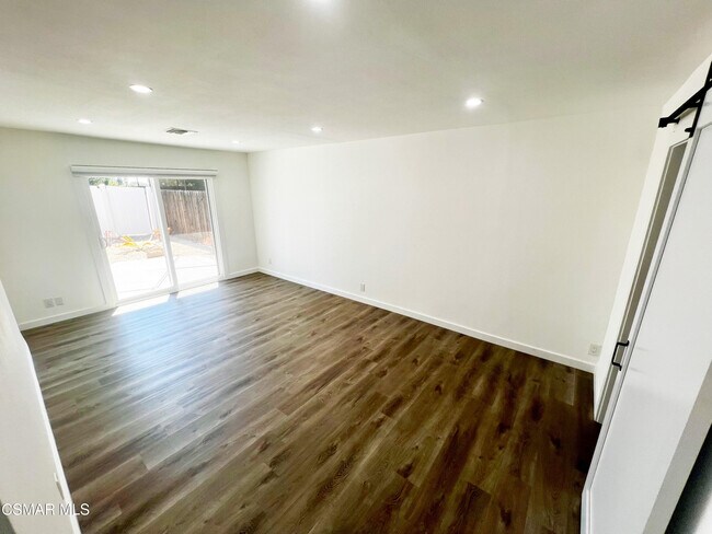 Building Photo - 1376 E Avenida De Los Arboles