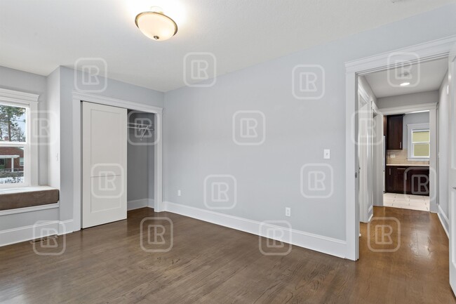 Building Photo - 414 W 29th Ave
