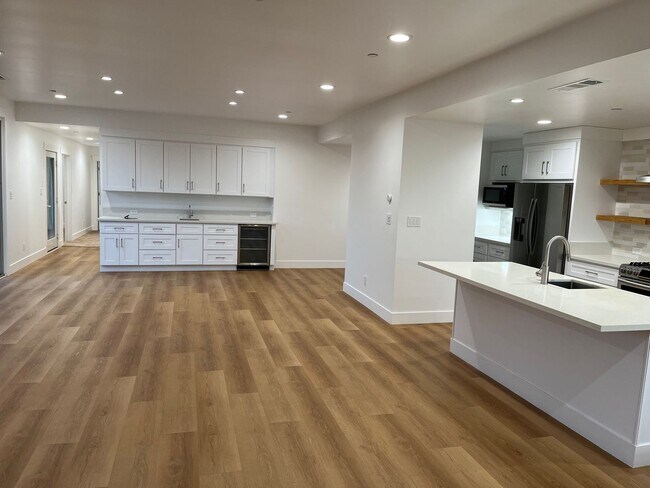 Building Photo - Newly Remodeled - 4/2 Concord Rancher - Lo...