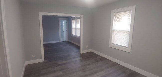 Building Photo - 5807 W Park Hill Ave