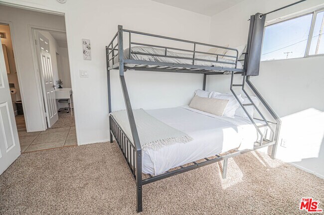 Building Photo - 35315 Glenwall St