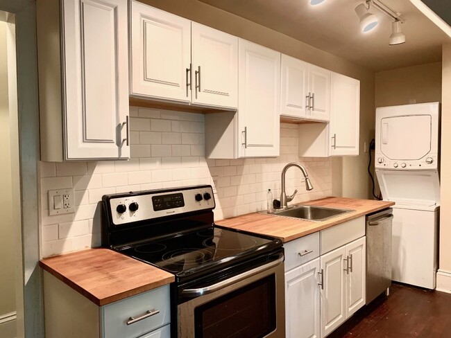 Building Photo - 526 Greystone Rd