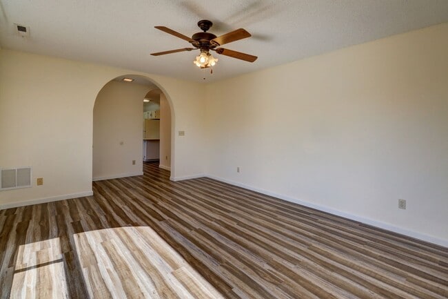 Building Photo - 1298 Tapadero Dr