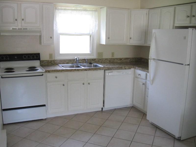 Building Photo - 2000-2002 S Black Ave