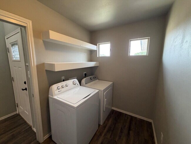 Building Photo - 623 N Elkhart Ave