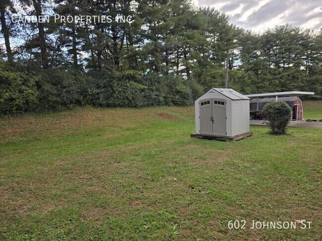 Building Photo - 602 Johnson St