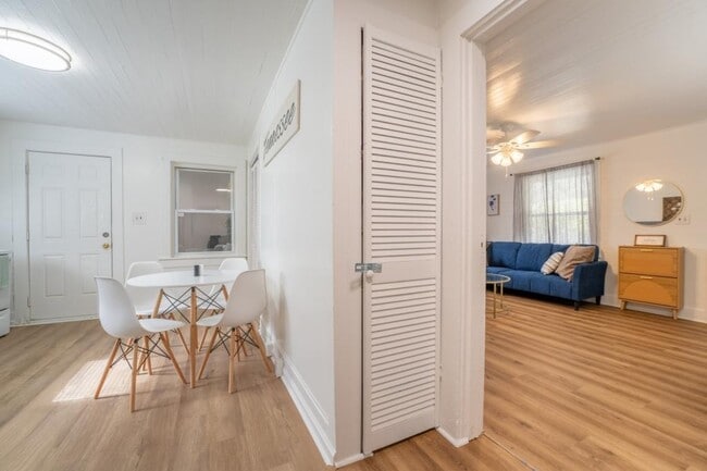 Building Photo - 614 E Brushy Valley Dr