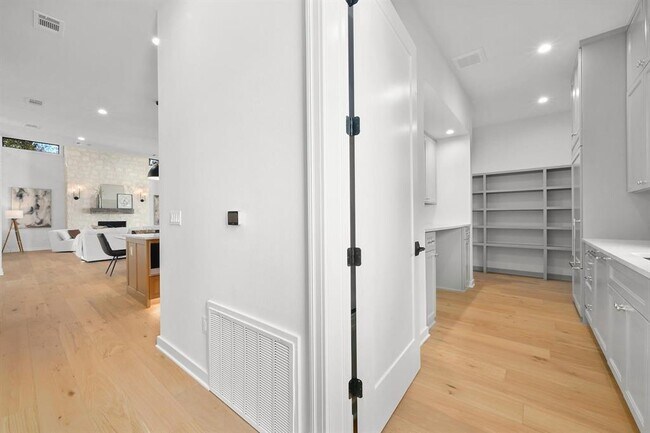 Building Photo - 5512 Shoalwood Ave