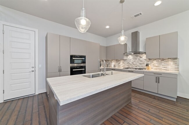 Building Photo - 11506 Royal Tower Pl