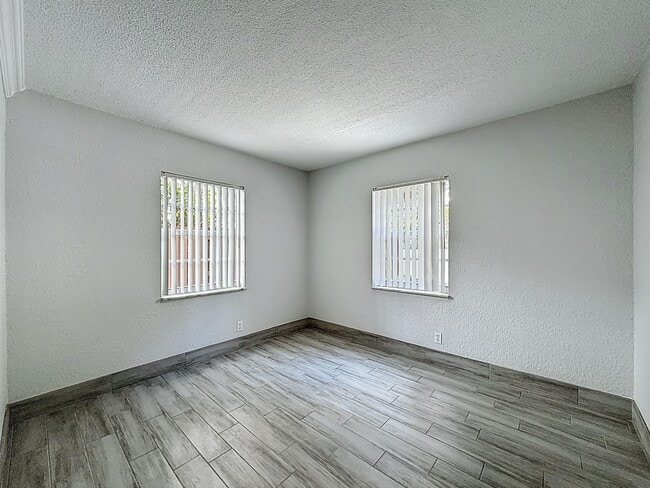 Building Photo - 337 Kenilworth Blvd