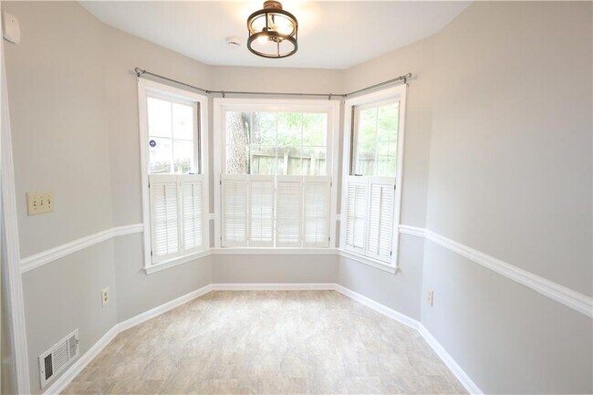 Building Photo - 1359 Oakengate Dr