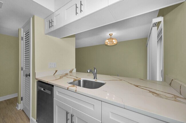 Building Photo - 645 Windrush Bay Dr