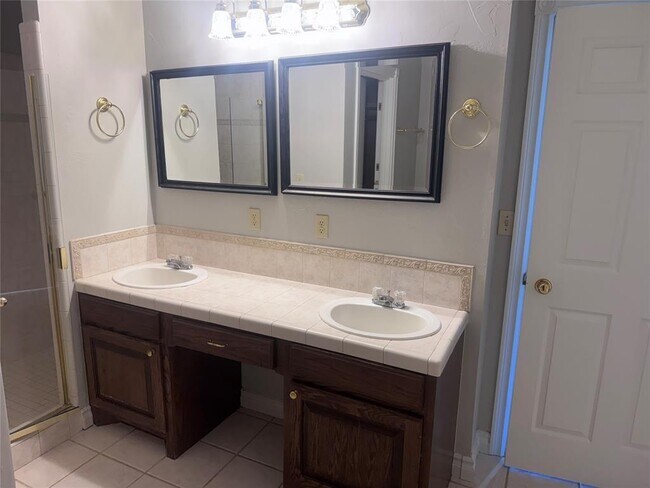 Building Photo - 5104 Triplett Rd