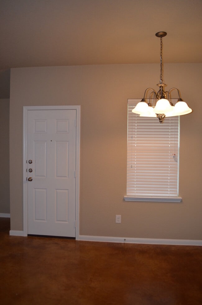 Building Photo - 1800Tru