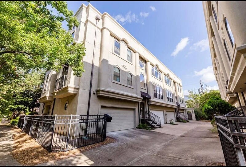 Building Photo - 2414 Dorrington St