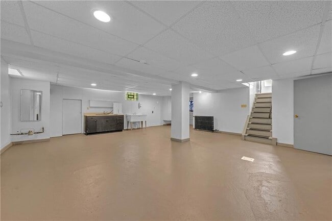 Building Photo - 492 Center Grange Rd