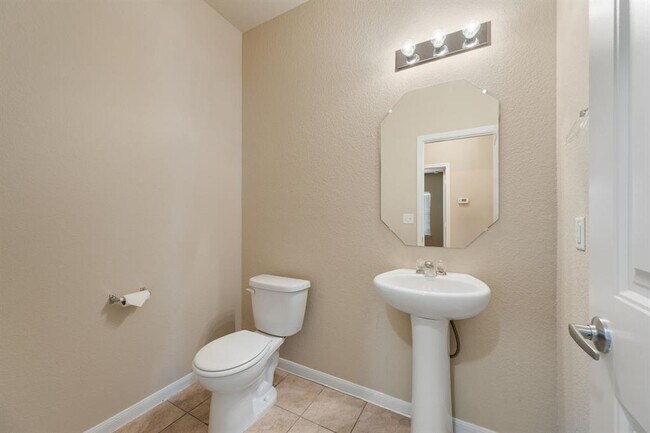 Building Photo - 231 Northern Flicker St