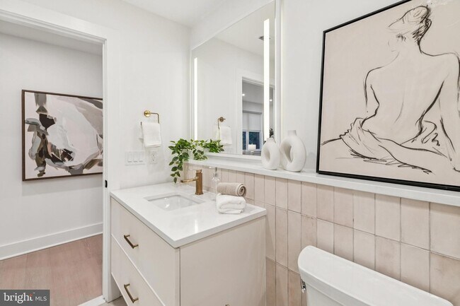 Building Photo - 30 W Allens Ln