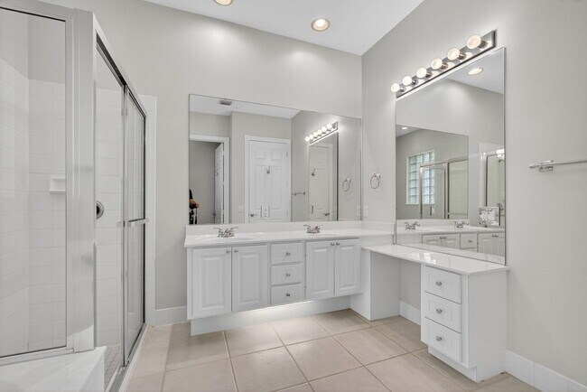 Building Photo - 121 Savona Dr