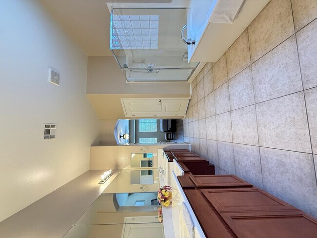 Building Photo - 1928 W Spur Dr