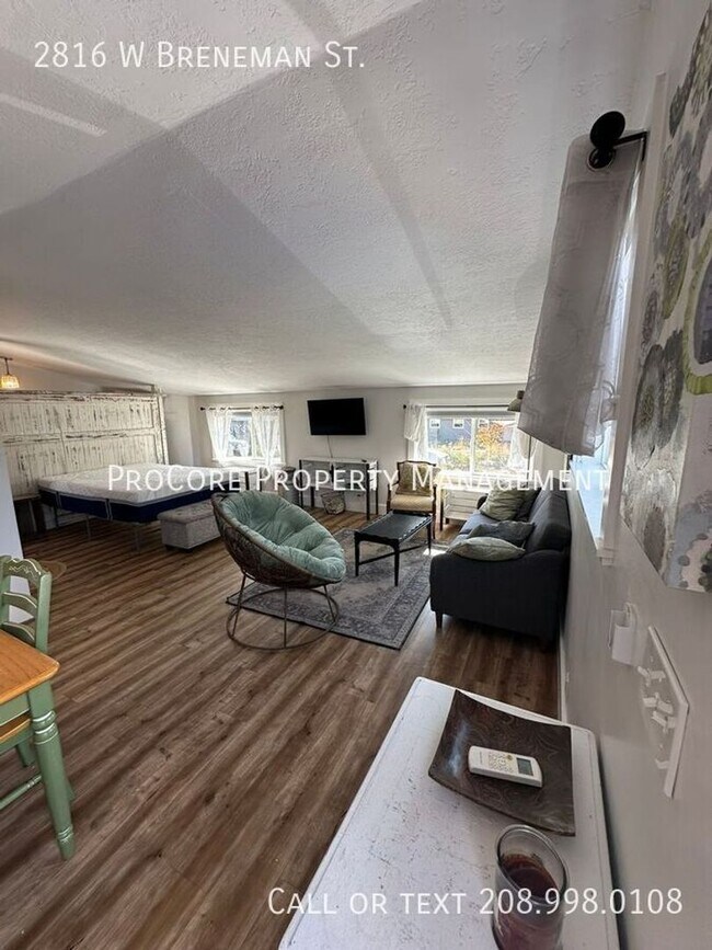 Building Photo - Charming Upper Unit Studio – Fully Furnished Above Garage | $1,195.00 | Near Downtown
