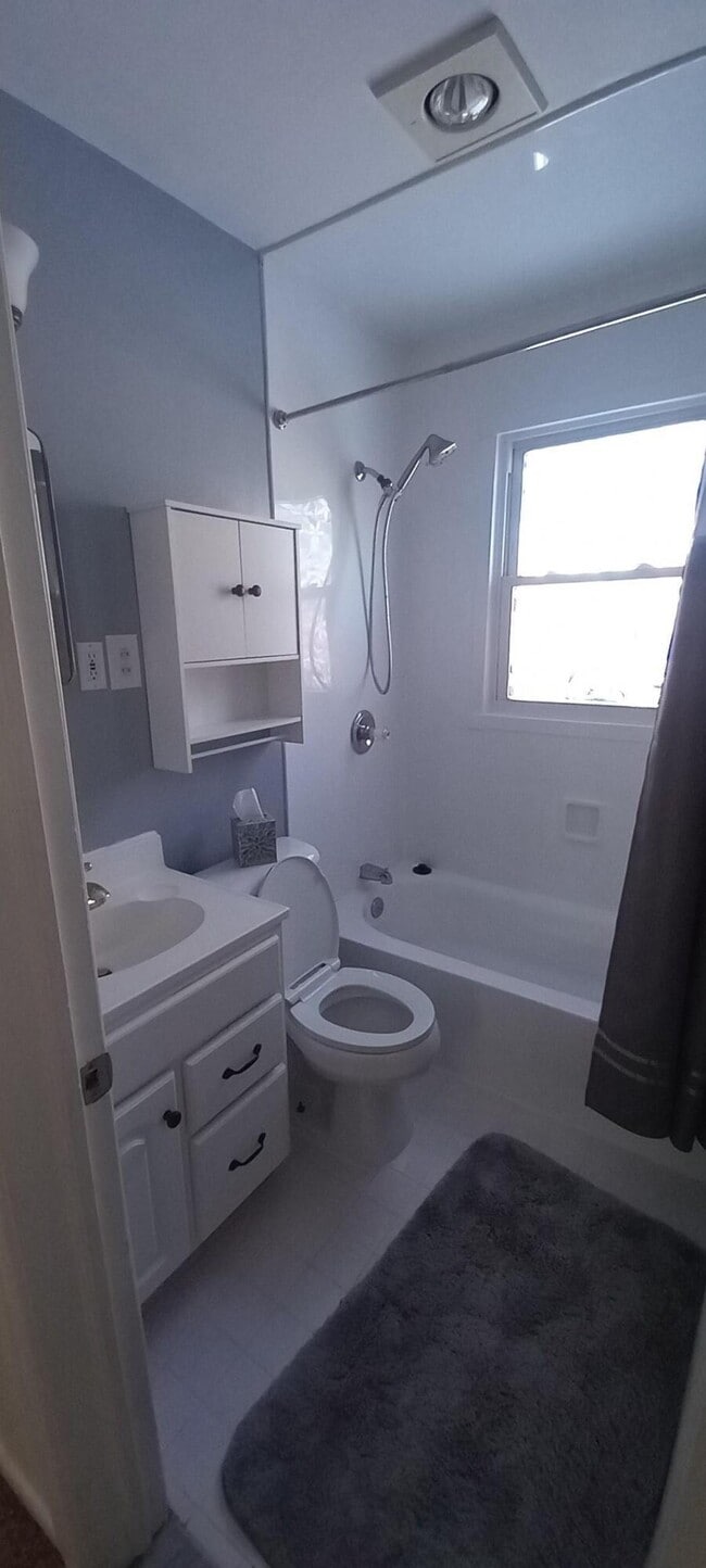 Building Photo - 17805 Roseville Blvd