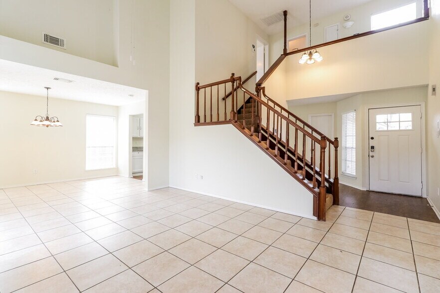 Building Photo - 20110 River Brook Dr