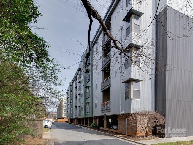 Building Photo - 630 Calvert St