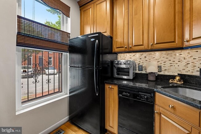 Building Photo - 747 McHenry St