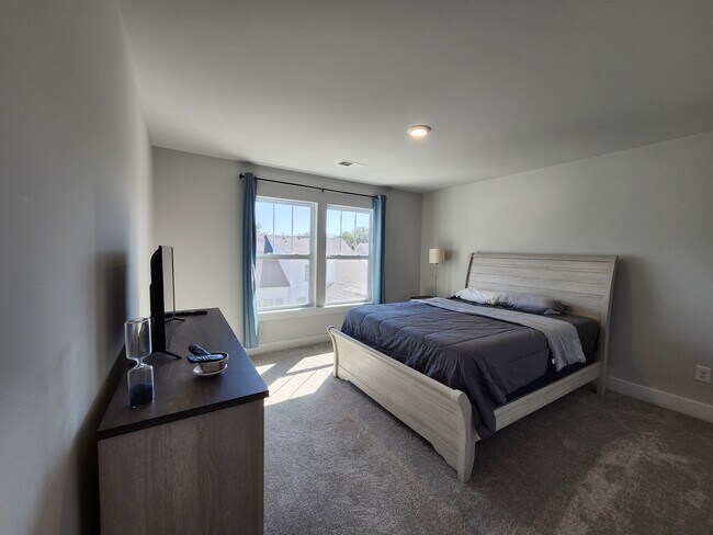 Building Photo - 210 Woodhouse Wy